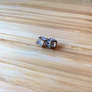 Stella & Dot Cube Posts